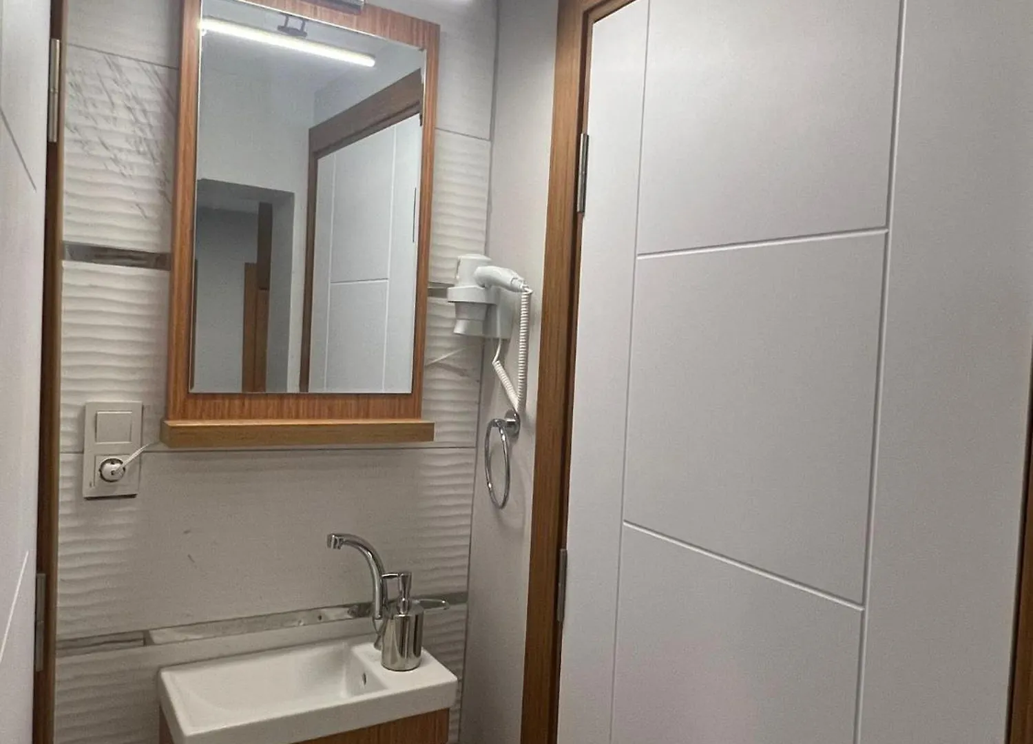 City Center Serenity: Stylish Studios Apartments Стамбул
